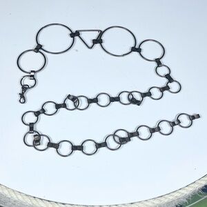 Antiqued brass woman’s belt. Lobster claw closure. EXC